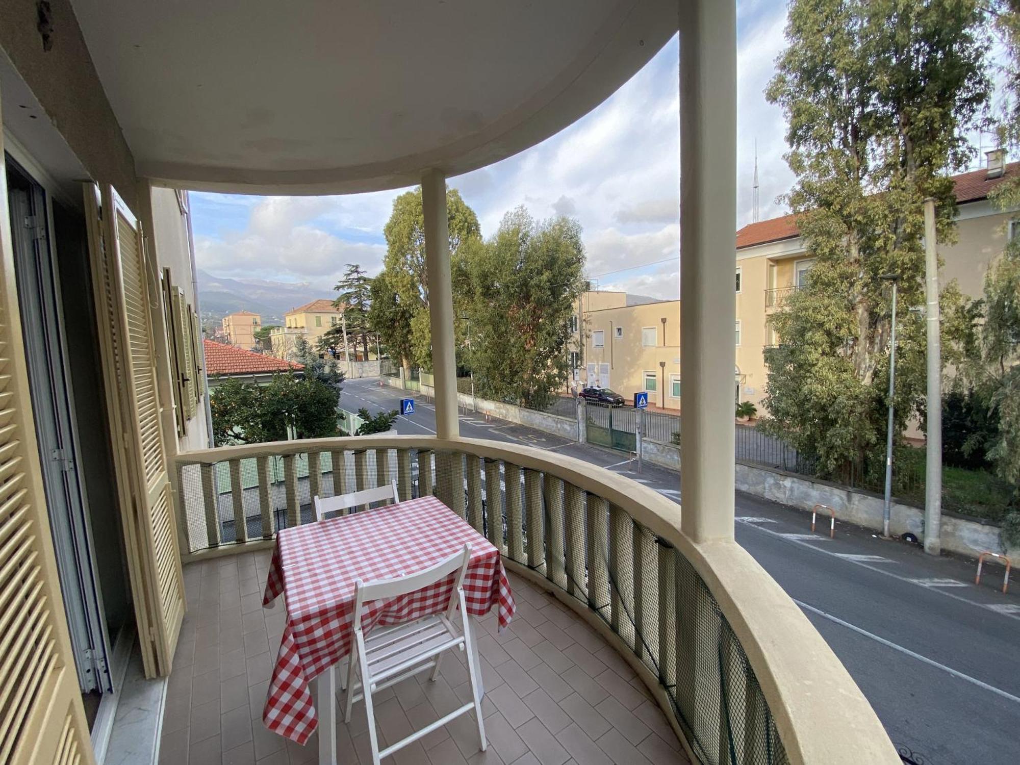 Eucalypti11 - Ampio Alloggio Ristrutturato Con 3 Camere, 2 Bagni, Terrazzo, Balcone Loano Εξωτερικό φωτογραφία