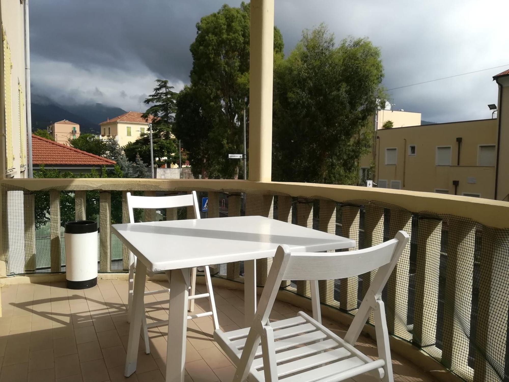 Eucalypti11 - Ampio Alloggio Ristrutturato Con 3 Camere, 2 Bagni, Terrazzo, Balcone Loano Εξωτερικό φωτογραφία